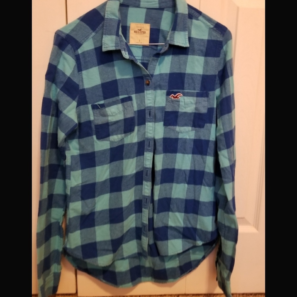Hollister Blue plaid button down shirt